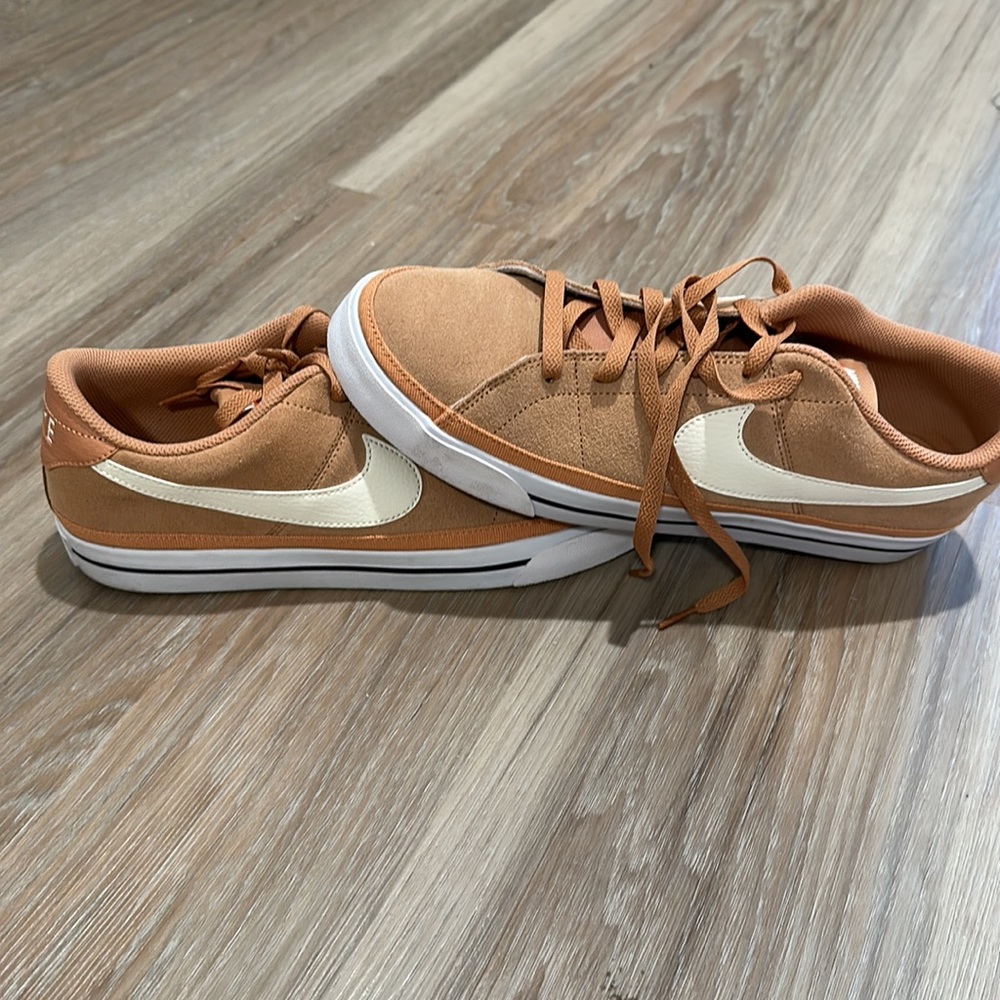 Men’s Nike court legacy shoes size 11
